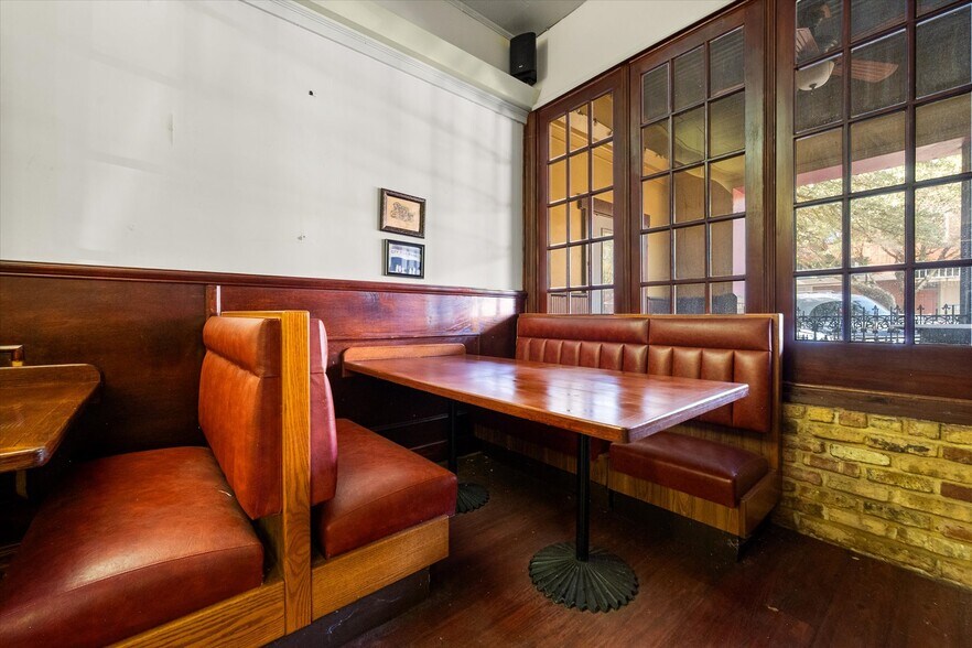 More Photos Of 107 S Beaton St, Corsicana Storefront For Sale