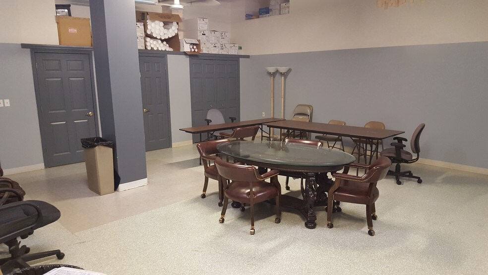 More Photos Of 104 Gateway Rd, Bensenville Flex For Sale