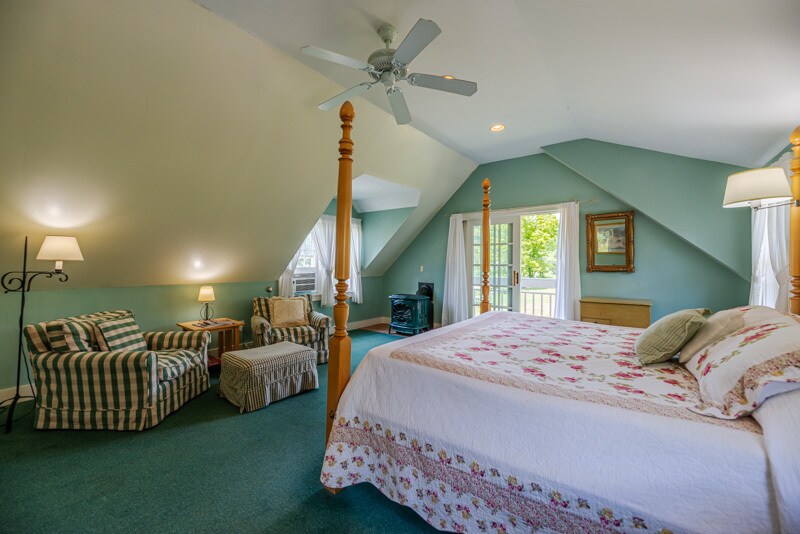 More Photos Of 132 Landgrove Rd, Landgrove Hotel For Sale