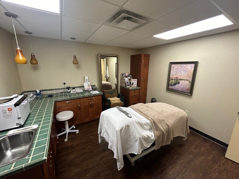 More Photos Of 864 W Jericho Tpke, Huntington Medical For Lease