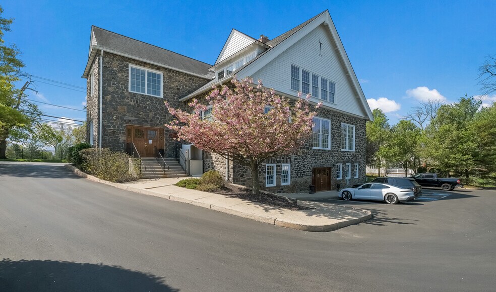 Primary Photo Of 1008 Upper Gulph Rd, Wayne Medical For Lease
