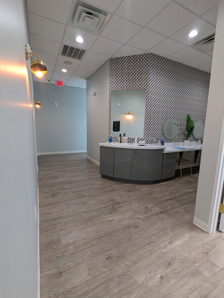 More Photos Of 5706 San Felipe St, Houston General Retail For Lease