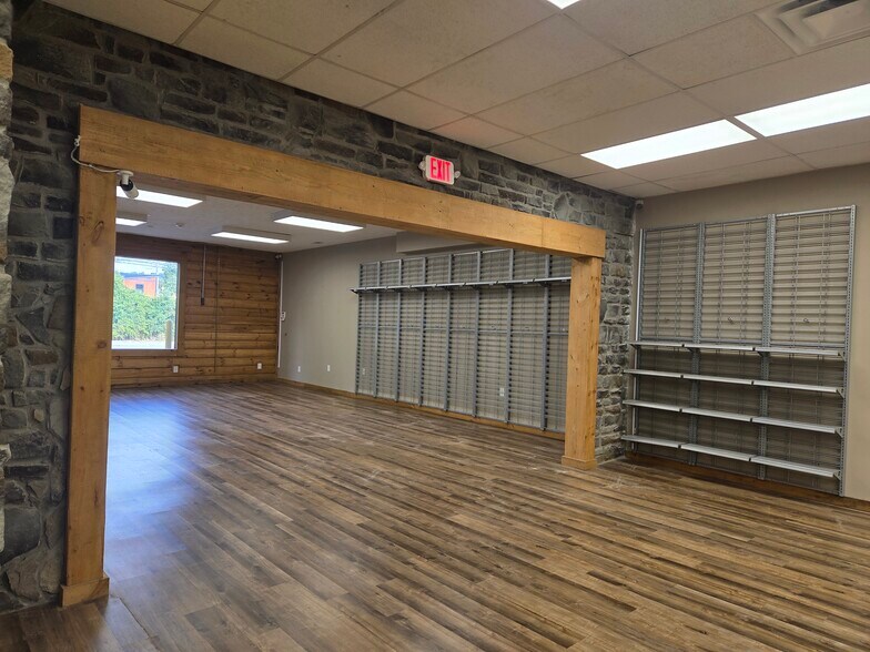 More Photos Of 114-120 Hankwoods Dr, Beckley General Retail For Lease