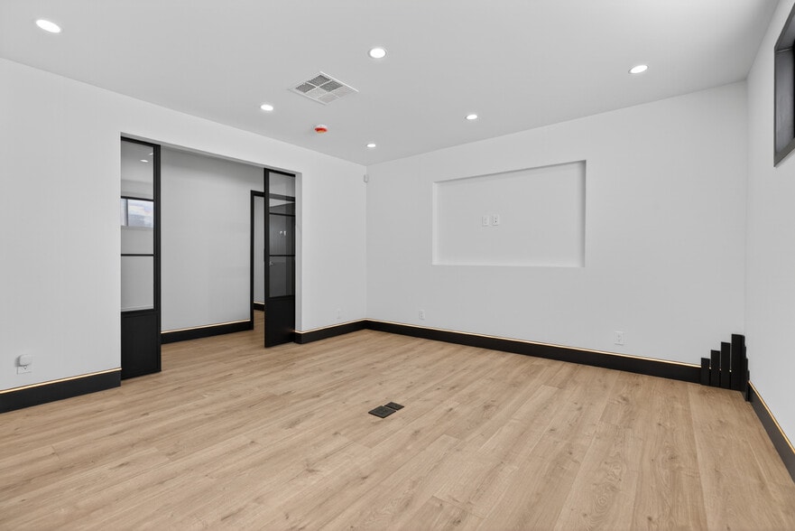 More Photos Of 703 S Main St, Burbank Showroom For Sale