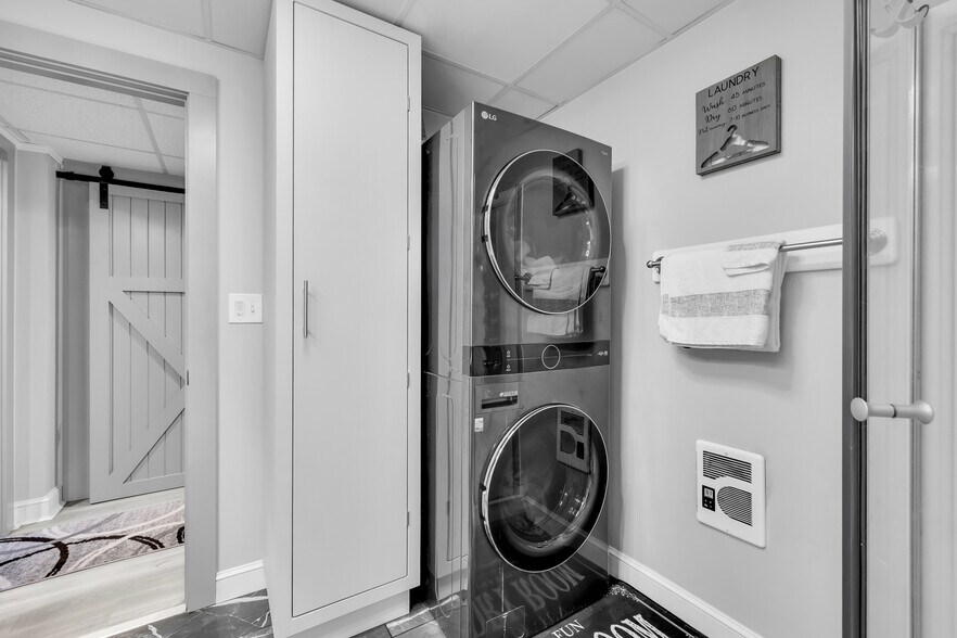 More Photos Of 300 Riverside Ave, Bristol Manufacturing For Sale