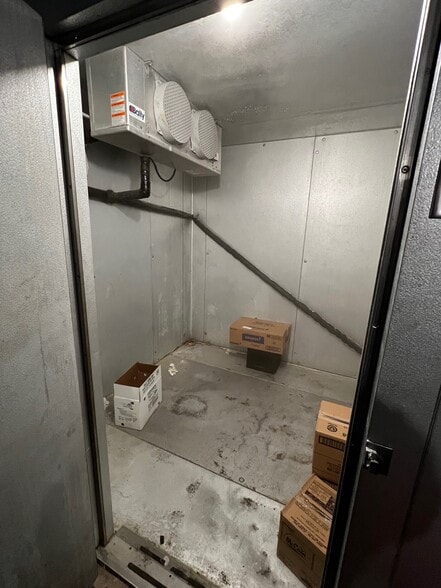 More Photos Of 1641 W 15th St, Fayetteville Freestanding For Lease