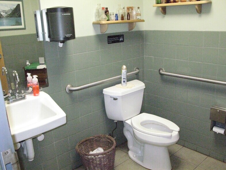 More Photos Of 1922 W Allen St, Allentown Storefront For Lease