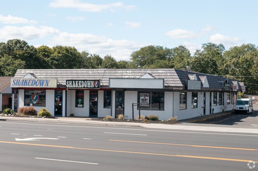 More Photos Of 646 Route 112, Patchogue Unknown For Lease