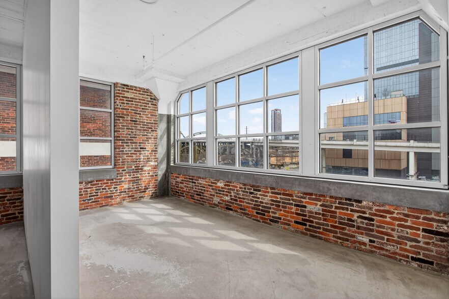 More Photos Of 111 Broadway, Nashville General Retail For Lease