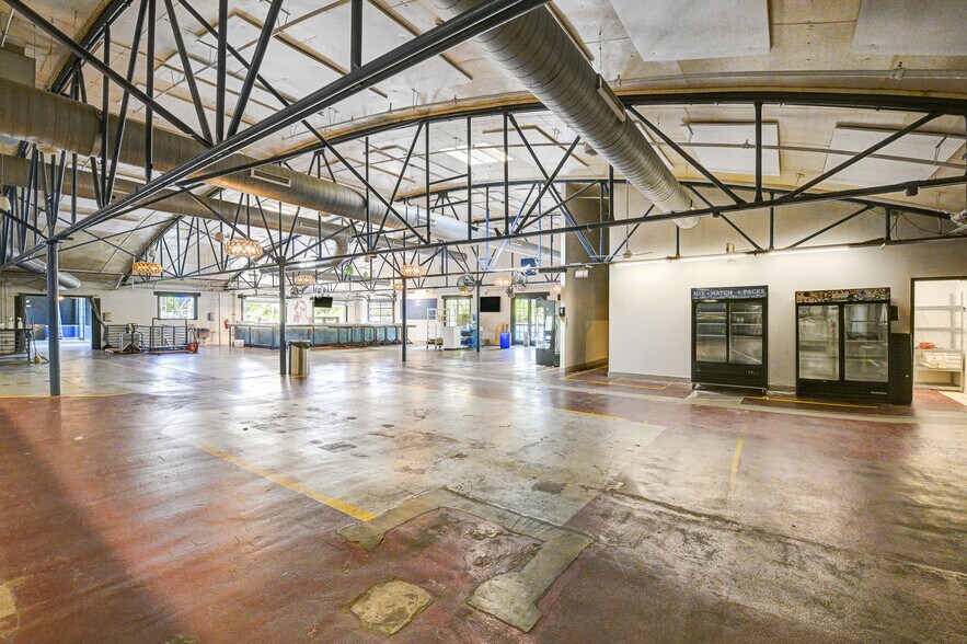 More Photos Of 933 Louise Ave, Charlotte Storefront For Lease