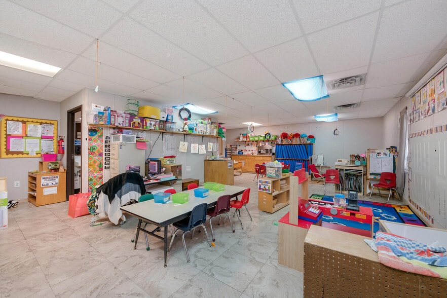 More Photos Of 2000 N 25th St, Waco Daycare Center For Sale