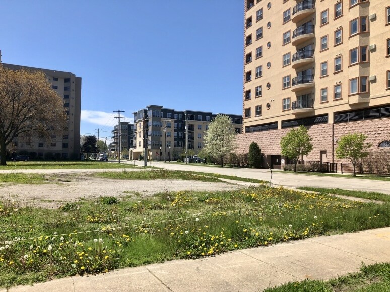 More Photos Of 5710 4th Ave, Kenosha Apartments For Lease