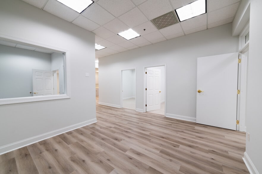 More Photos Of 415 Jessen Ln, Charleston Warehouse For Lease