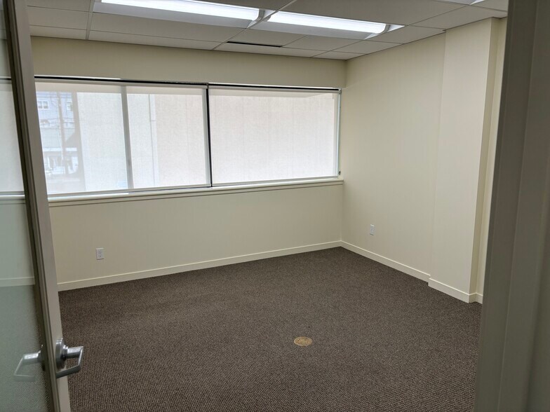 More Photos Of 2108 SW 152nd St, Burien Office For Lease