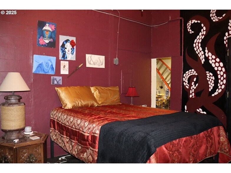 More Photos Of 2820 Broadway St, Baker City Flex For Sale