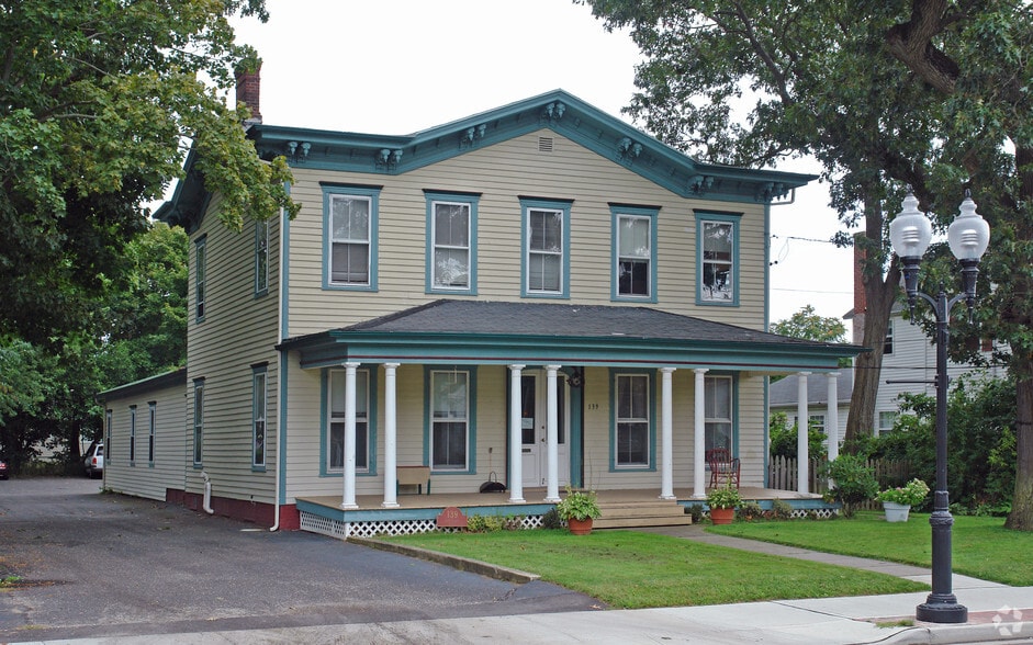 More Photos Of 139 N Ocean Ave, Patchogue Office Residential For Lease