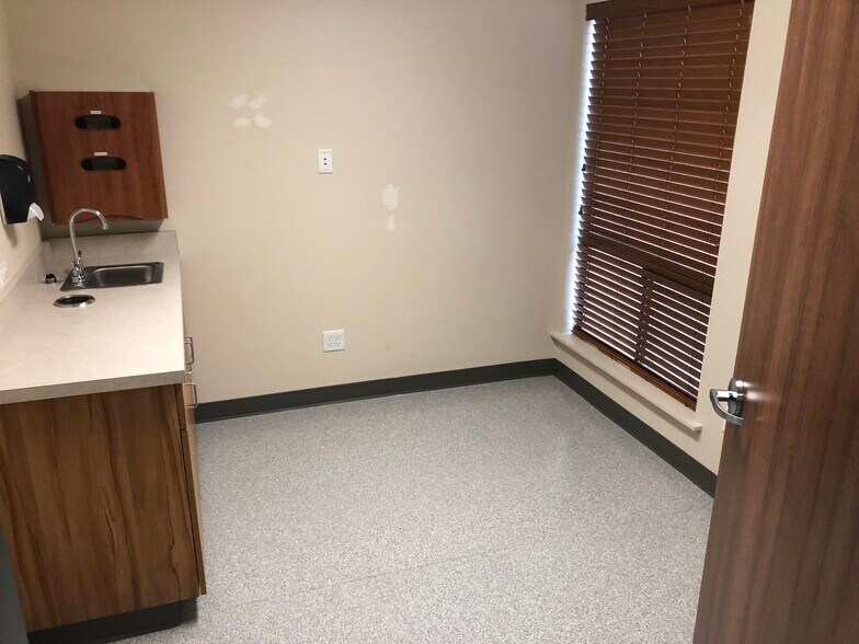 More Photos Of 12183 Locksley Ln, Auburn Medical For Lease