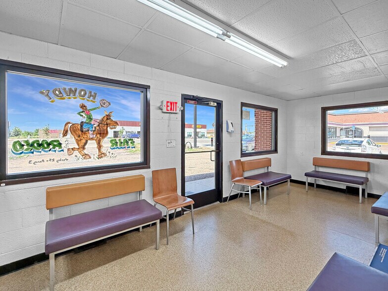 More Photos Of 1331 W Main St, Sterling Veterinarian Kennel For Sale