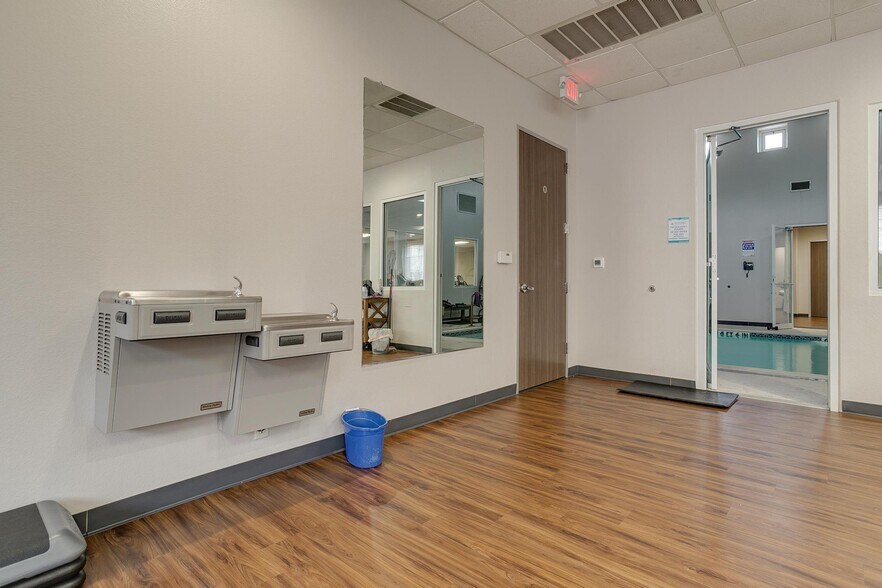 More Photos Of 1580 US Highway 287 N, Mansfield Medical For Sale