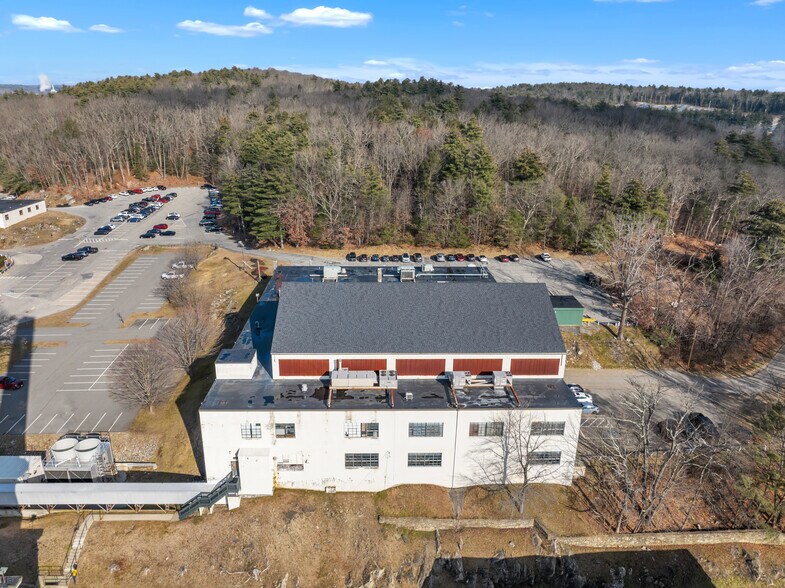 More Photos Of 10 Cabot St, Southbridge Warehouse For Lease