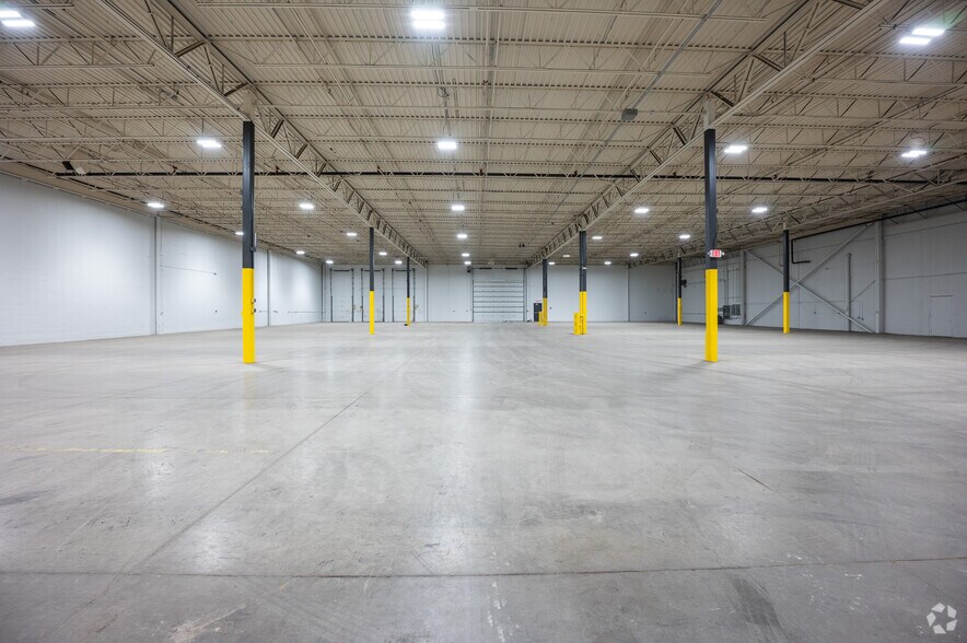 More Photos Of 60 Maple St, Mansfield Distribution For Lease