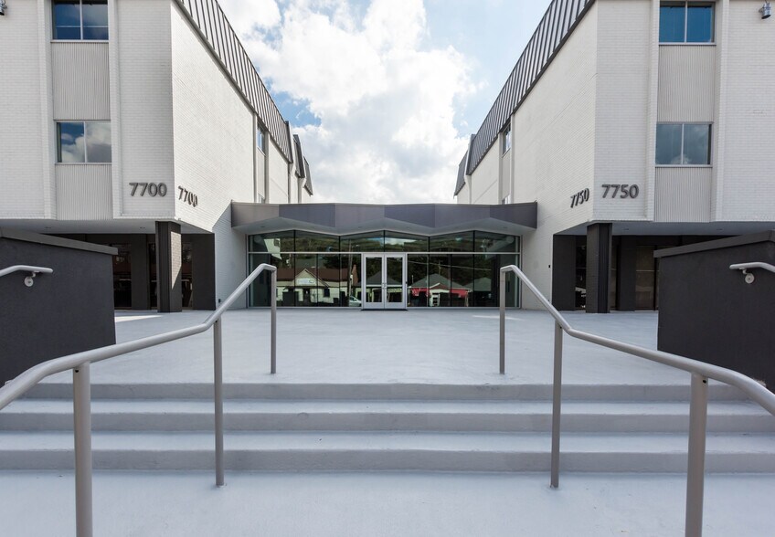 More Photos Of 7700-7750 Clayton Rd, Richmond Heights Office For Sale