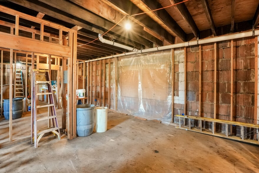 More Photos Of 81 Smith St, Perth Amboy Storefront Retail Residential For Sale