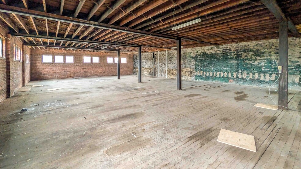More Photos Of 301 W Water St, Sandusky Restaurant For Sale