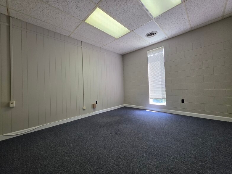 More Photos Of 404 St Andrews Dr, Greenville Office For Lease