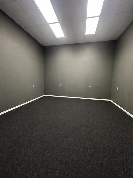 More Photos Of 2468-2470 Industrial Row Dr, Troy Warehouse For Lease