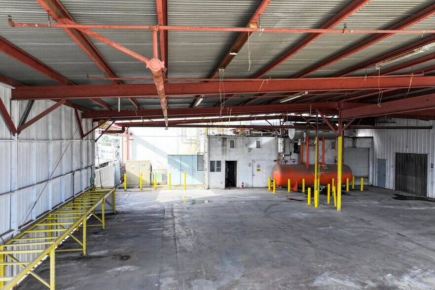 More Photos Of 200 N Uruapan Way, Dinuba Warehouse For Sale