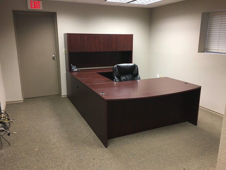 More Photos Of 103 W Gulf St, Sundown Warehouse For Sale