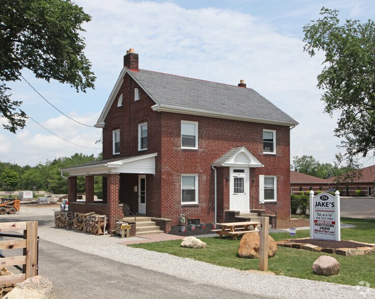 More Photos Of 254 W Johnstown Rd, Gahanna Office For Sale