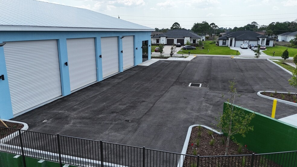 More Photos Of 121 Gretchen Ave S, Lehigh Acres Warehouse For Lease