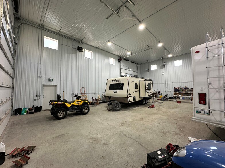 More Photos Of 43 Main St, Selkirk Showroom For Sale