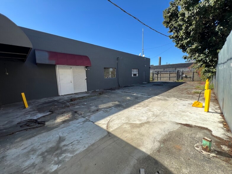 More Photos Of 3904 S Broadway, Los Angeles Warehouse For Lease