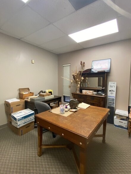 More Photos Of 2670 Highway 35 Byp S, Alvin Office For Sale
