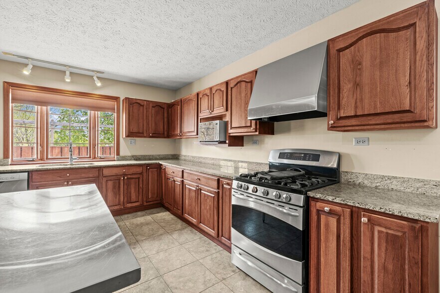 More Photos Of 832 S Main St, Canton Specialty For Sale