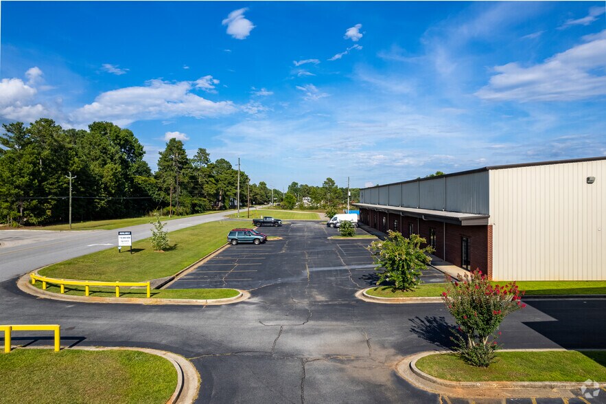 More Photos Of 1516 Kalamazoo Dr, Griffin Unknown For Lease