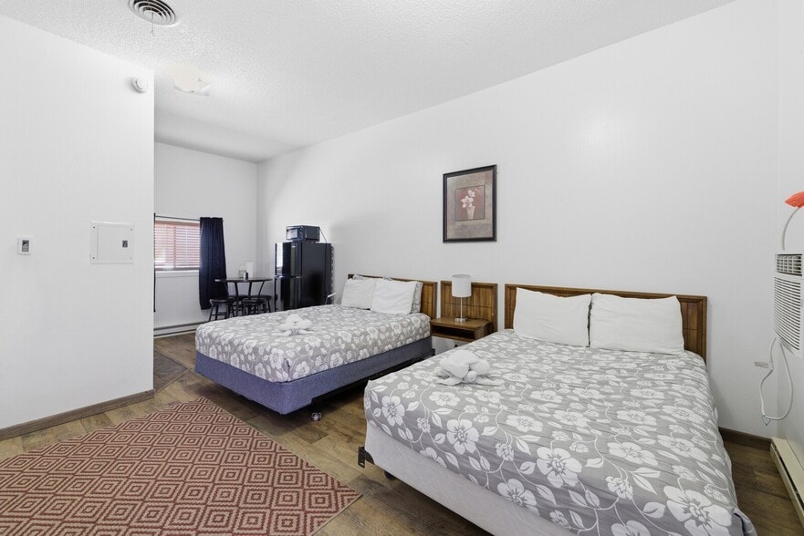 More Photos Of 201 S 4th St, Glenrock Storefront For Sale