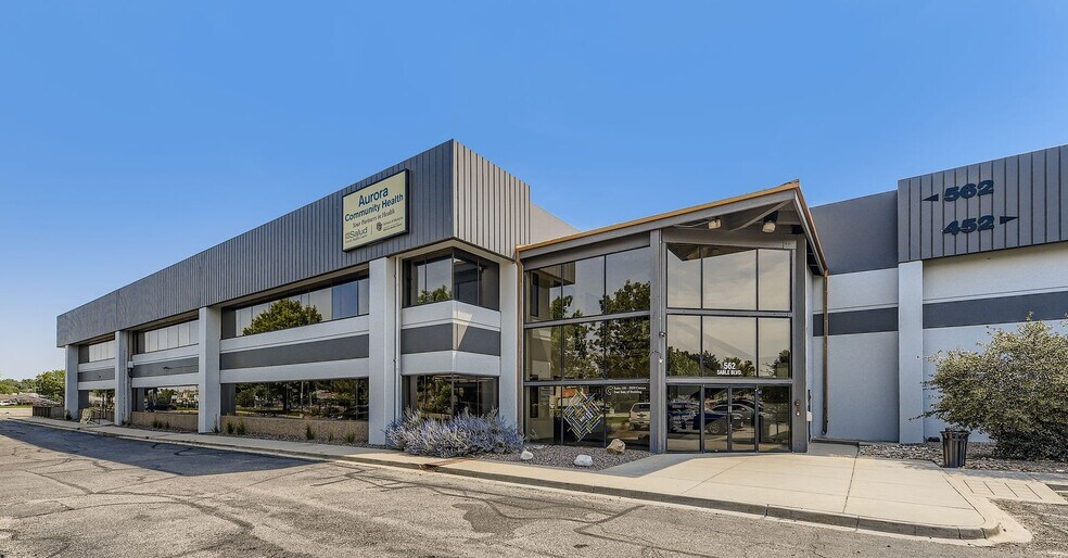 Primary Photo Of 452-562 Sable Blvd, Aurora Showroom For Lease