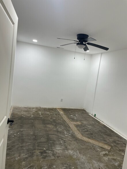 More Photos Of 330 E Oak St, Louisville Office For Sale
