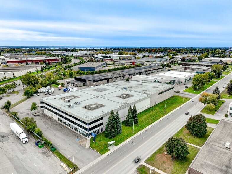More Photos Of 20 Boul Hymus, Pointe-claire Warehouse For Lease
