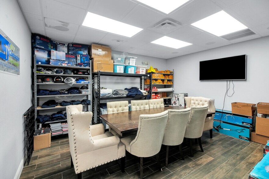 More Photos Of 1818 Greenleaf Ln, Leesburg Warehouse For Sale