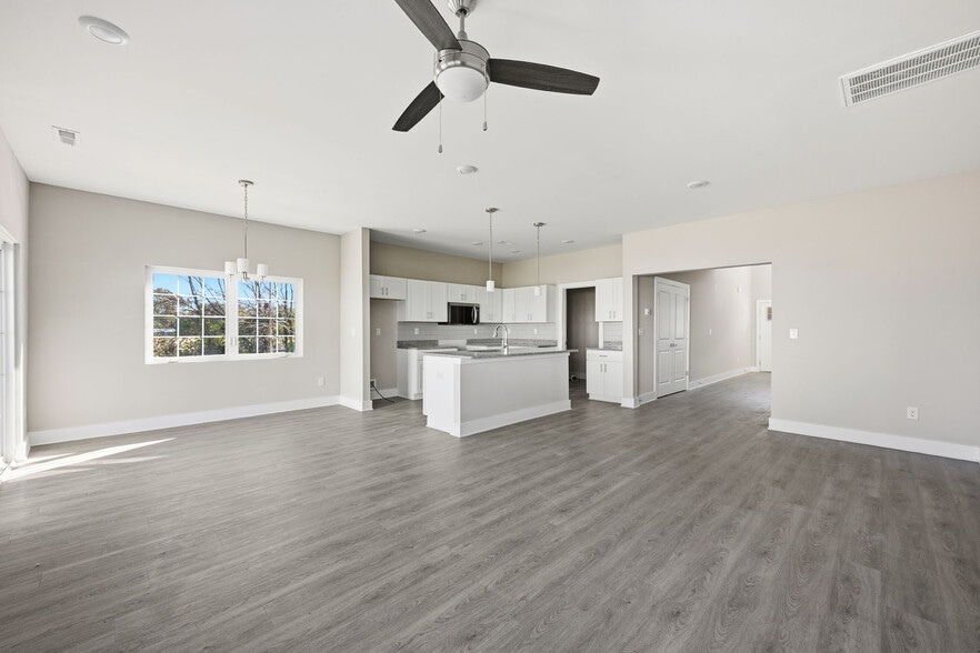 More Photos Of 13701 Erwin Rd, Charlotte Multifamily For Sale