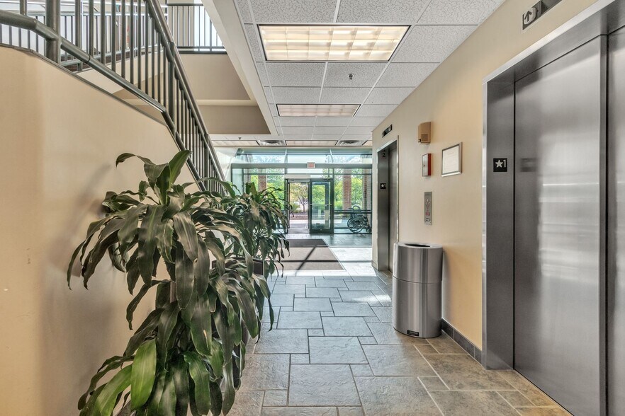 More Photos Of 18051 River Rd, Noblesville Medical For Lease