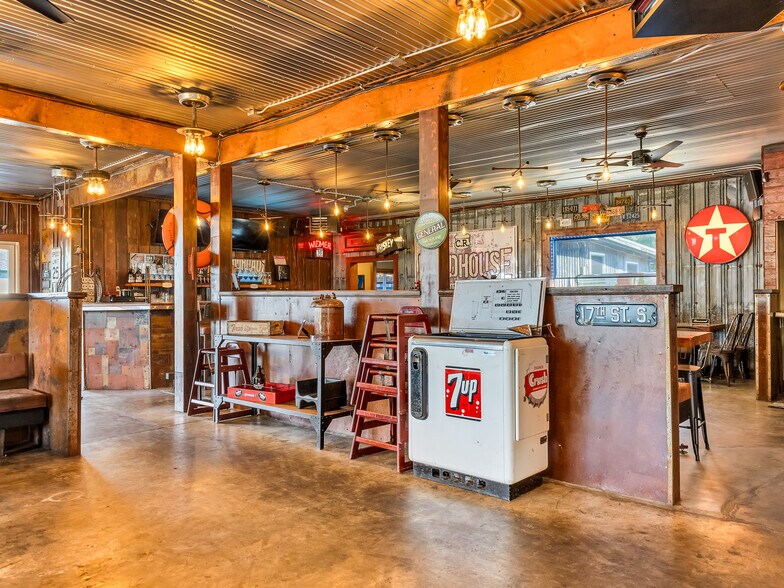 More Photos Of 780 US-101, Chinook Restaurant For Sale