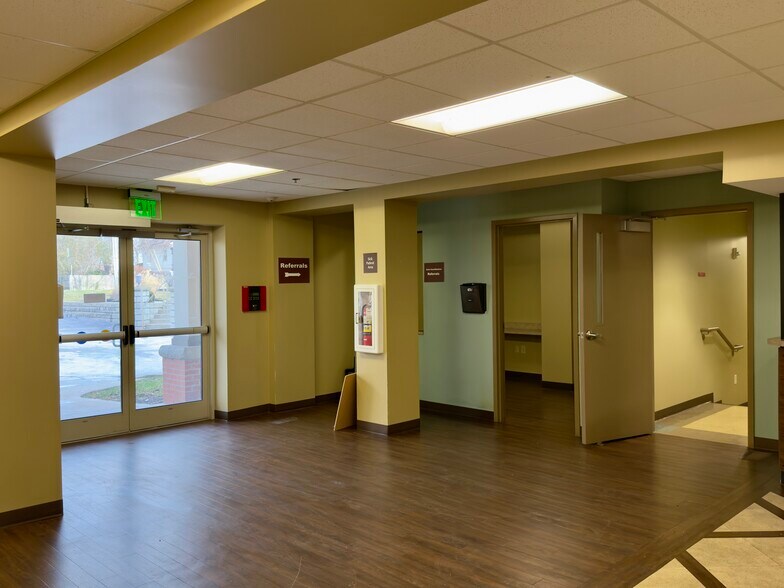 More Photos Of 209 N Maysville St, Mount Sterling Medical For Lease