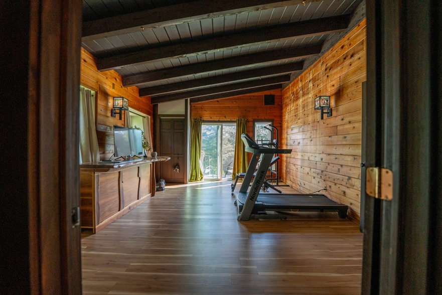 More Photos Of 770 John Shultis Rd, Denver Specialty For Sale