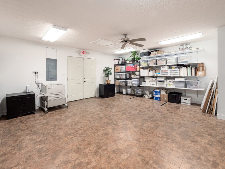 More Photos Of 24 S Main St, London Storefront Retail Office For Sale